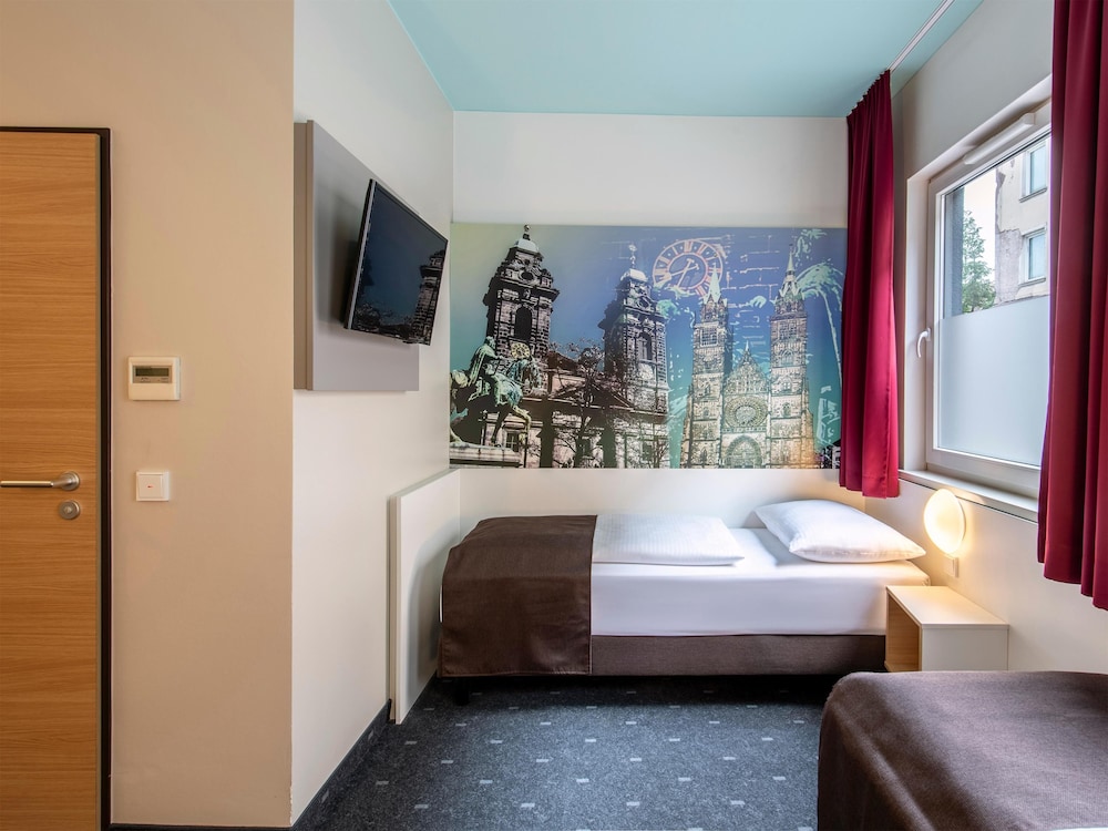 ROOM, SINGLE