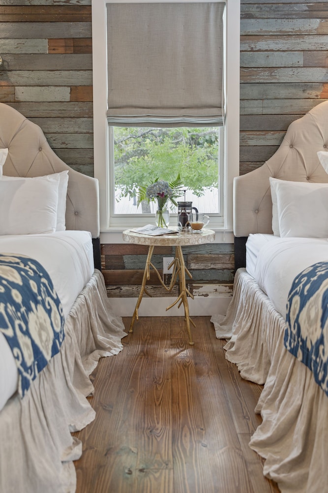 The Roost Ocean Springs 43/64