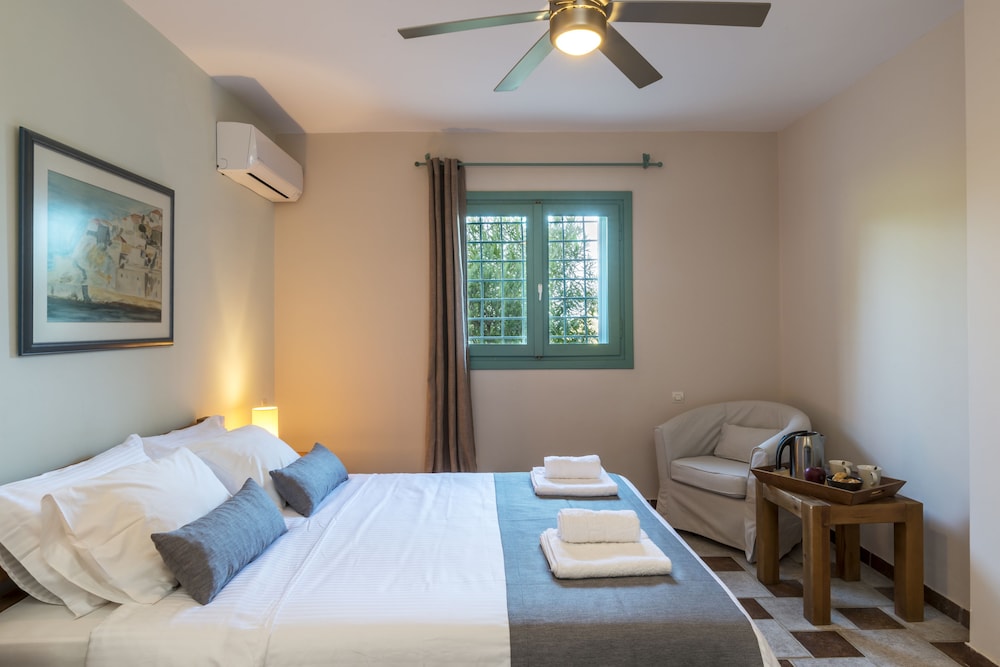Electra Beachfront Villa 8/50