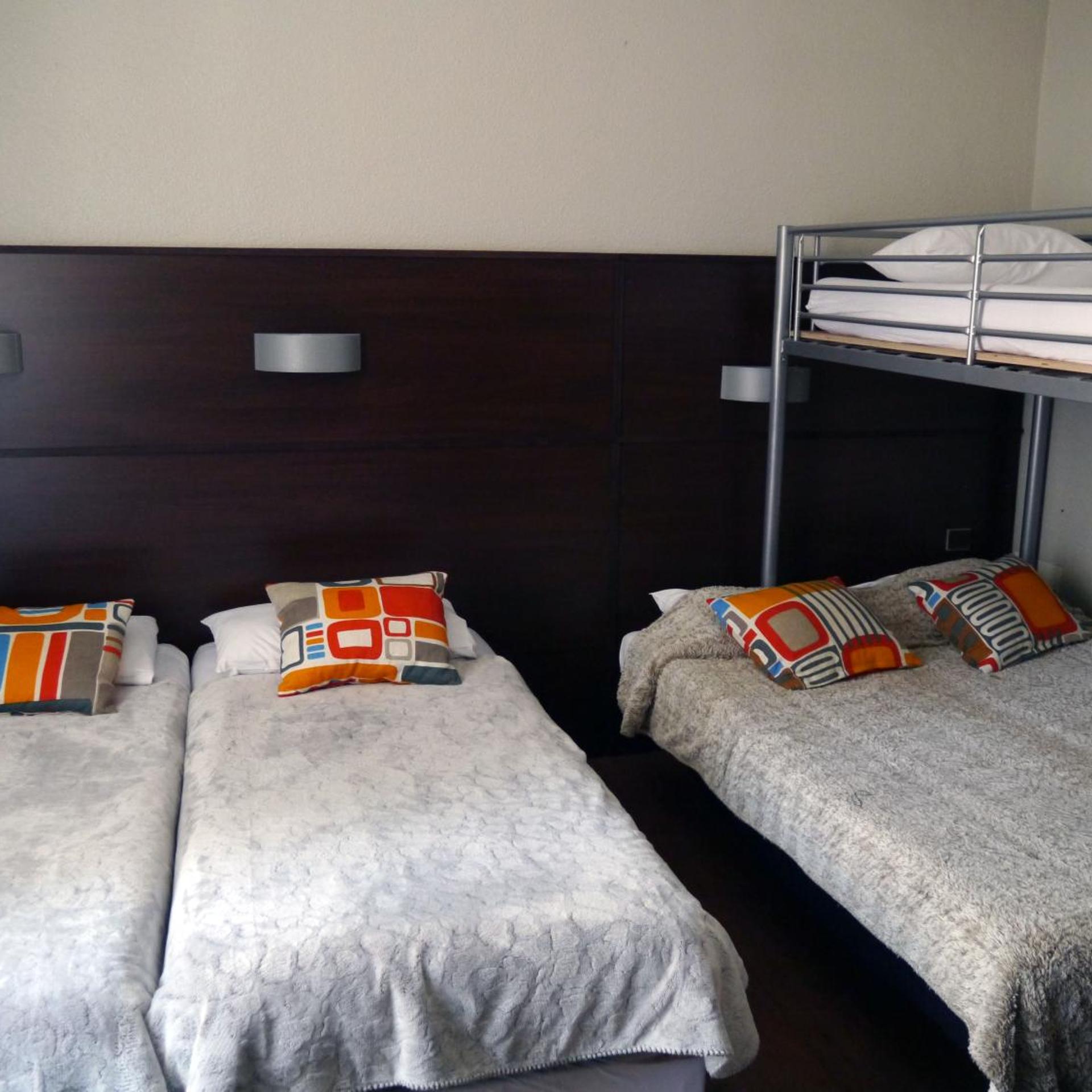 Room, Quintuple