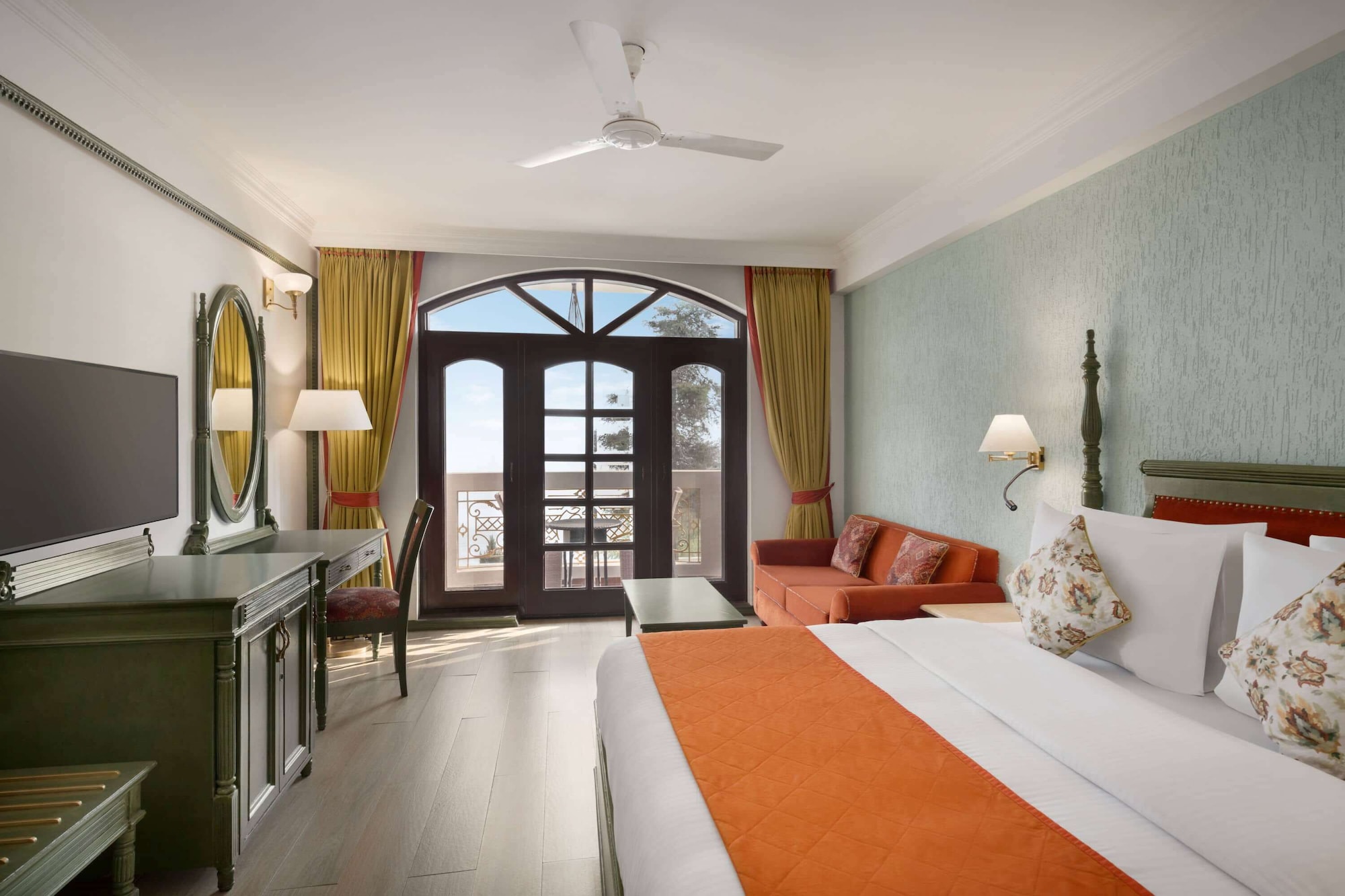 Room, Queen Bed, Valley View