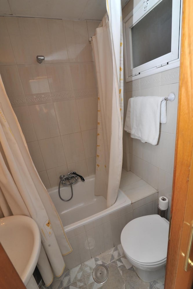 HOSTAL GOYMA II 28/34
