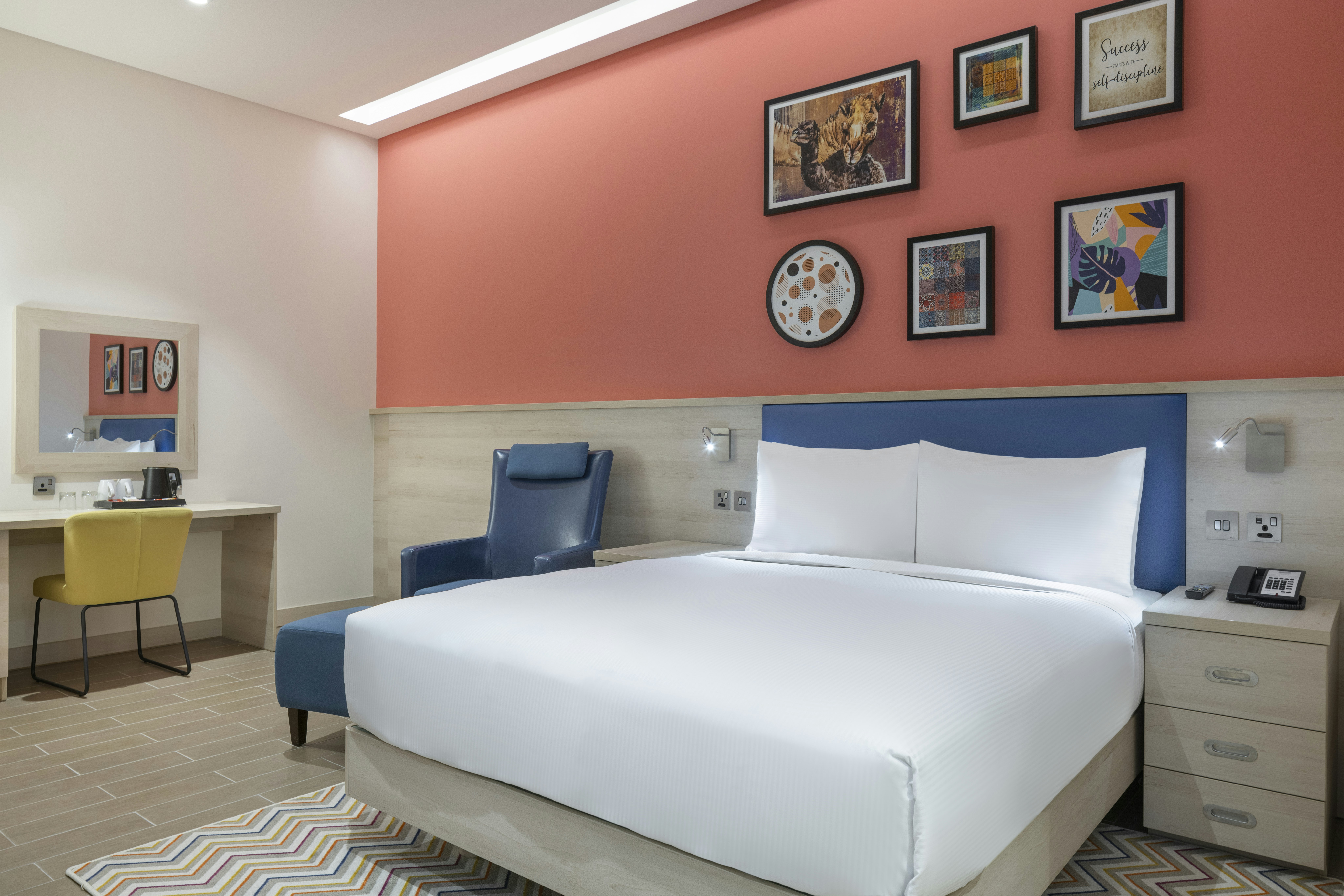 ROOM, QUEEN BED, ACCESSIBLE