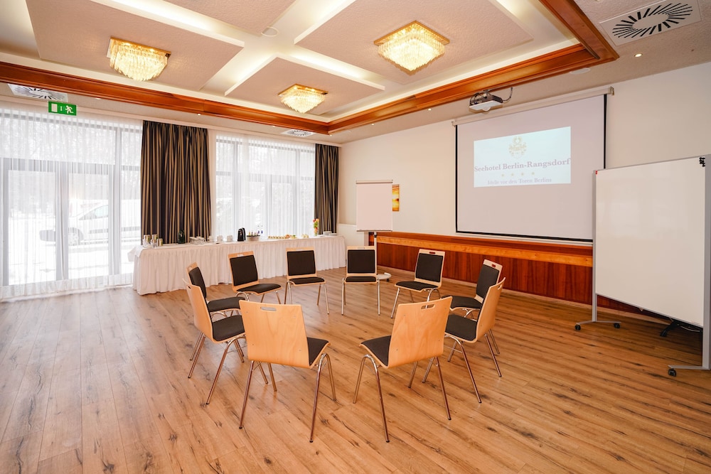 TOP CountryLine Seehotel Berlin-Rangsdorf 33/52