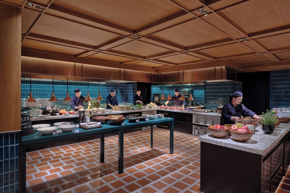Hyatt Centric Zhongshan Park Shanghai 10/77