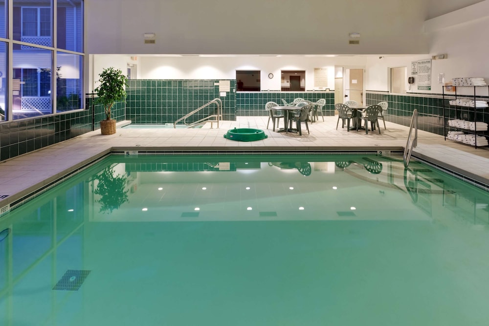 Country Inn and Suites By Radisson Mount Morris NY 20/28