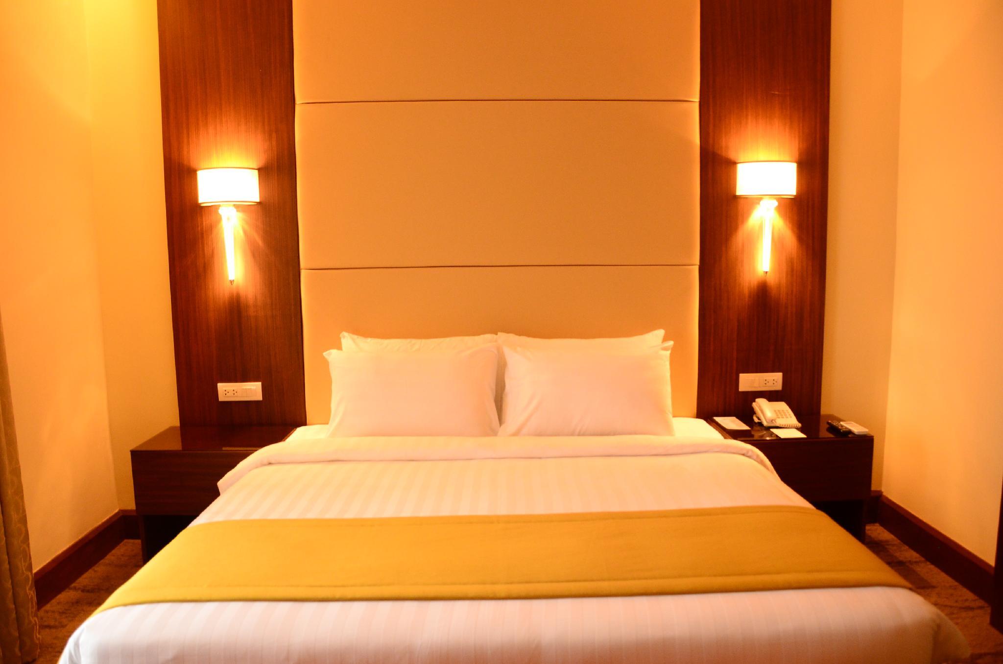 Penthouse, King and Twin Beds, Duomo View