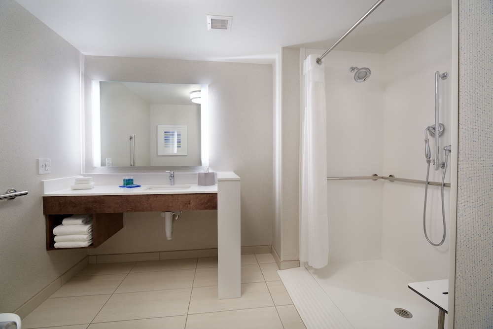 Holiday Inn Express Suites Cincinnati North Liberty Way 15/39