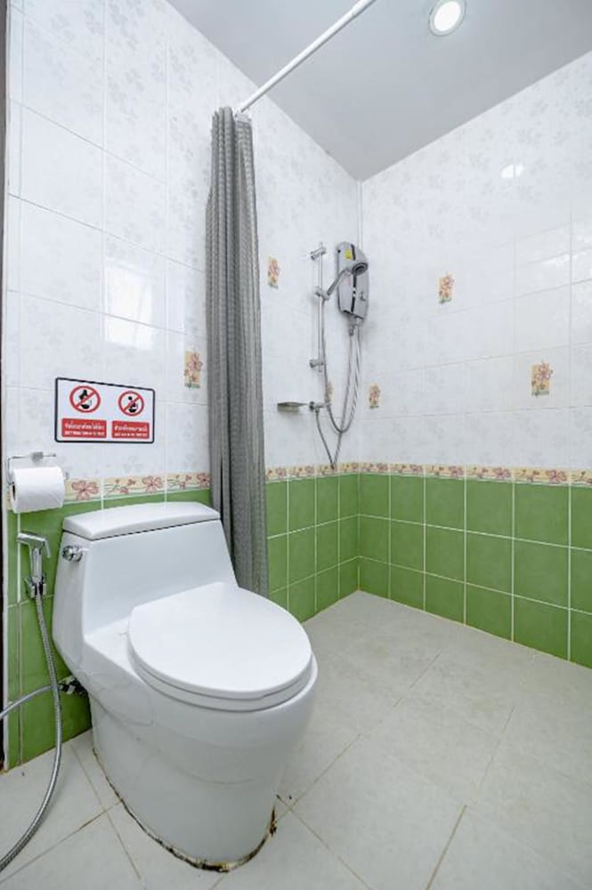 Gold Airport Suites 64/66