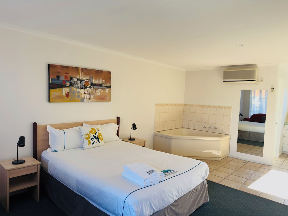 Beachcomber Motel And Apartments 13/63