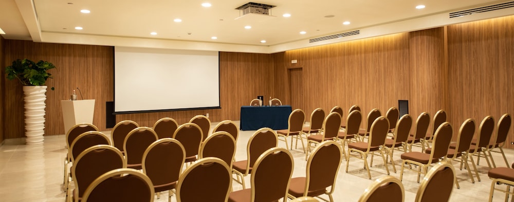 Gold Tower Lifestyle Hotel 48/60