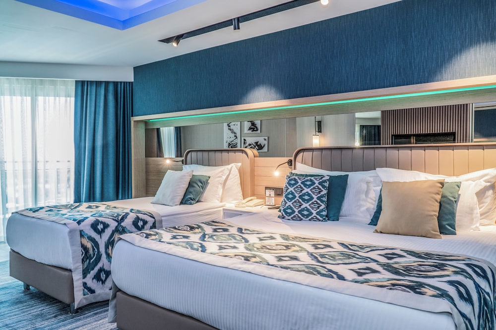 SUPERIOR STANDARD ROOM LAND VIEW
