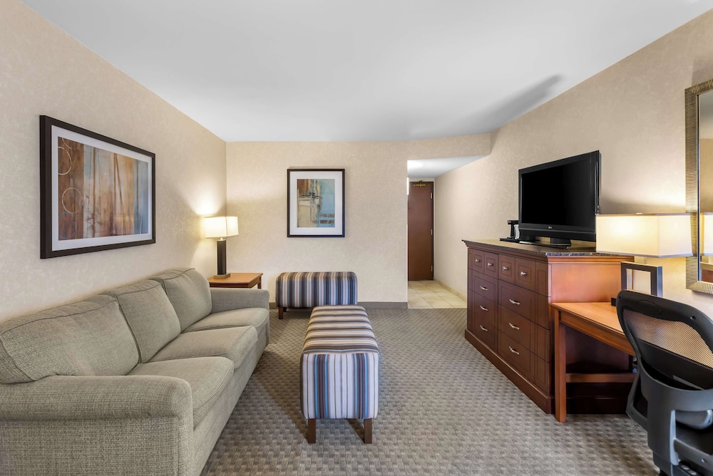 Sonesta Essential Houston Hobby Airport 28/49