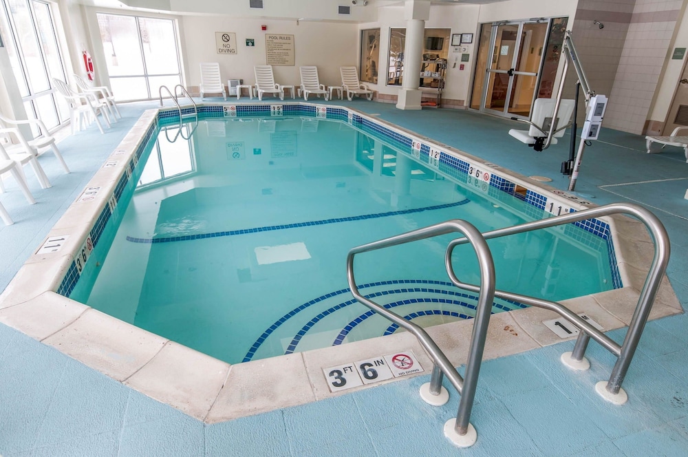 Comfort Inn & Suites Mount Pocono 25/50
