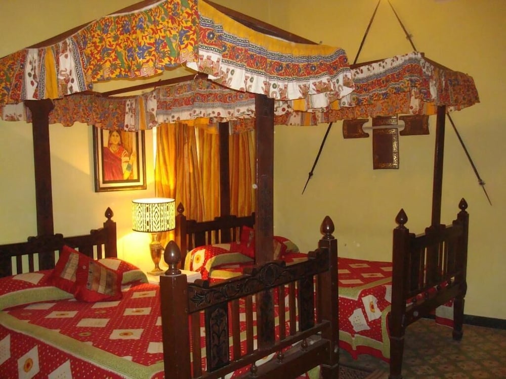 Bissau Palace 10/50