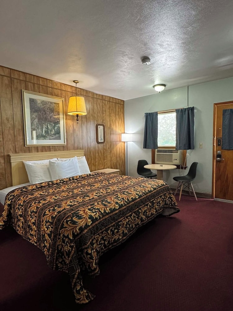 Hotel O Hillcrest Norton KS Hwy 36 18/43
