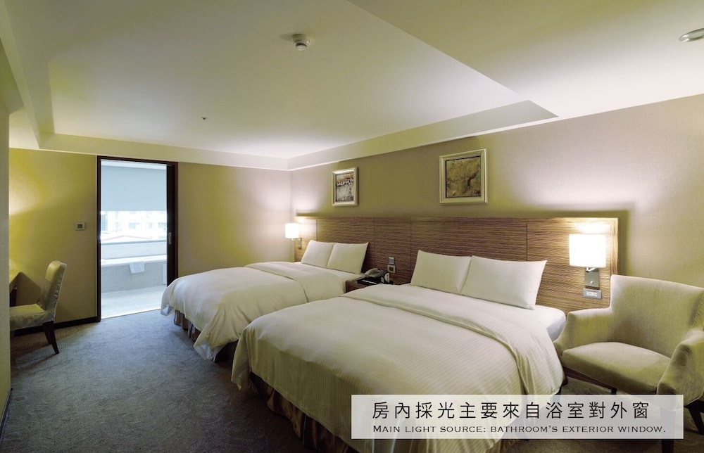 غرفة قياسية رباعية بسريرين كوين بحوض استحمام، Arsma Hotel 5/10