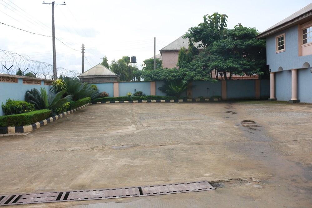 Ann's Haven Hotel & Suites 17/19