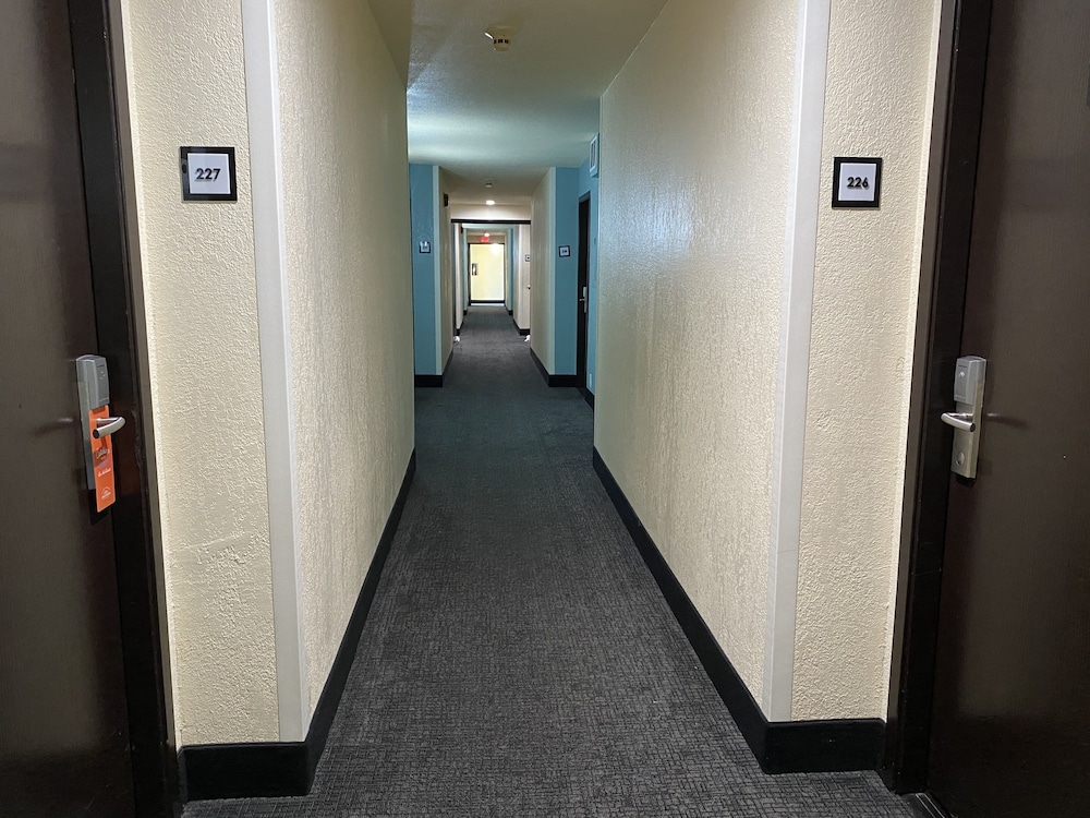 Quality Inn Portland Airport PDX OR 14/34