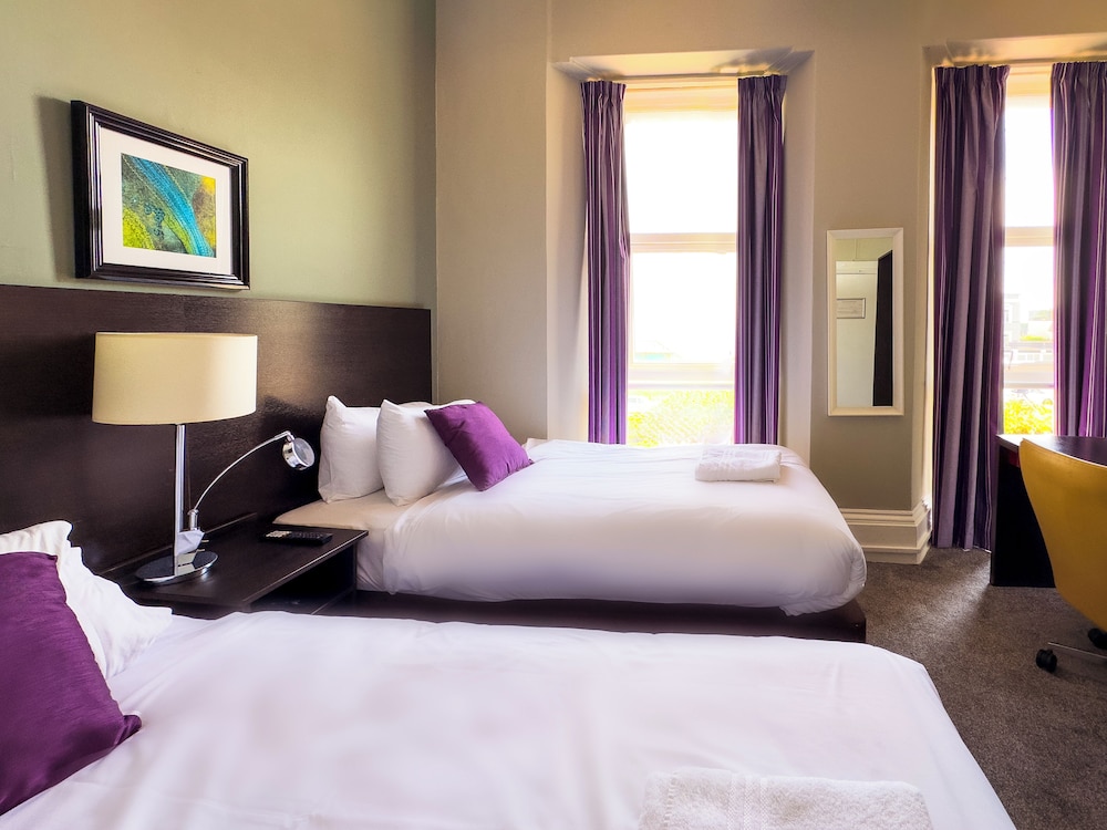 Esplanade Hotel 17/60