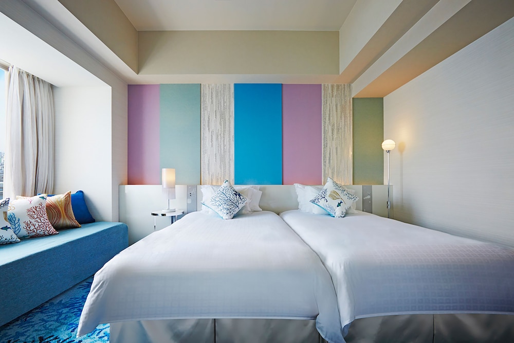 Ocean, Twin Beds, Top Floor