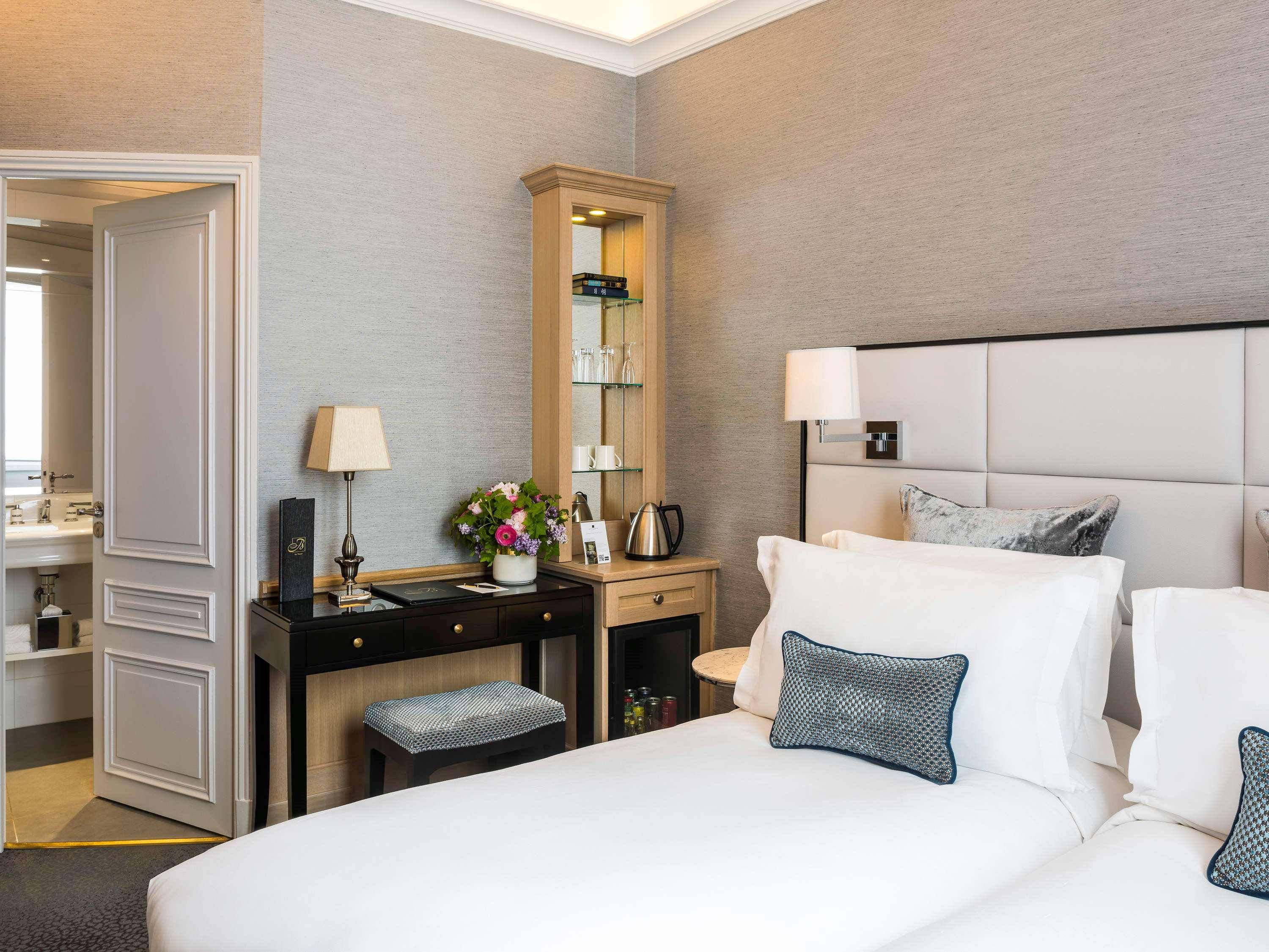 CLASSIC, QUEEN BED