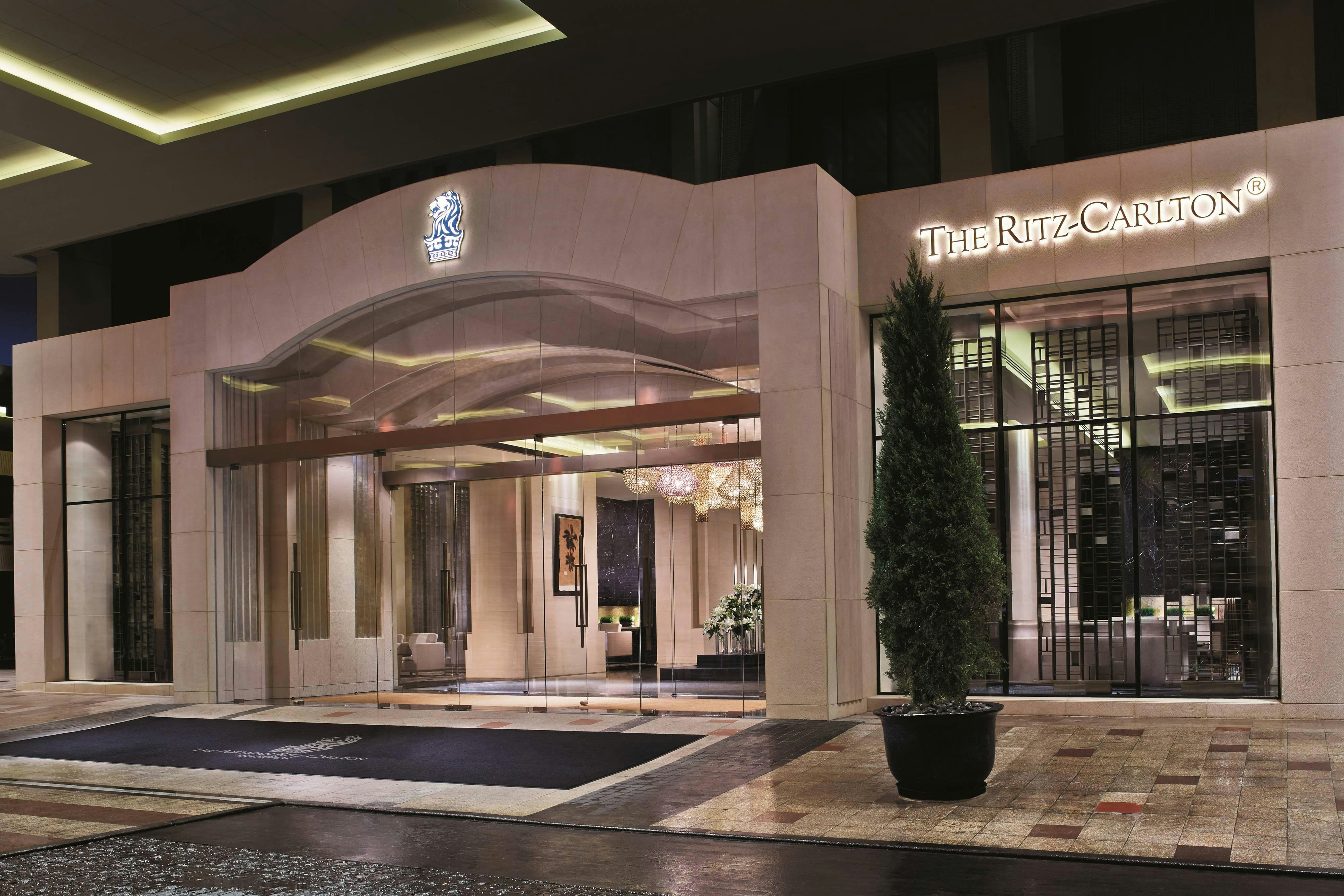Portman Ritz Carlton 1/43