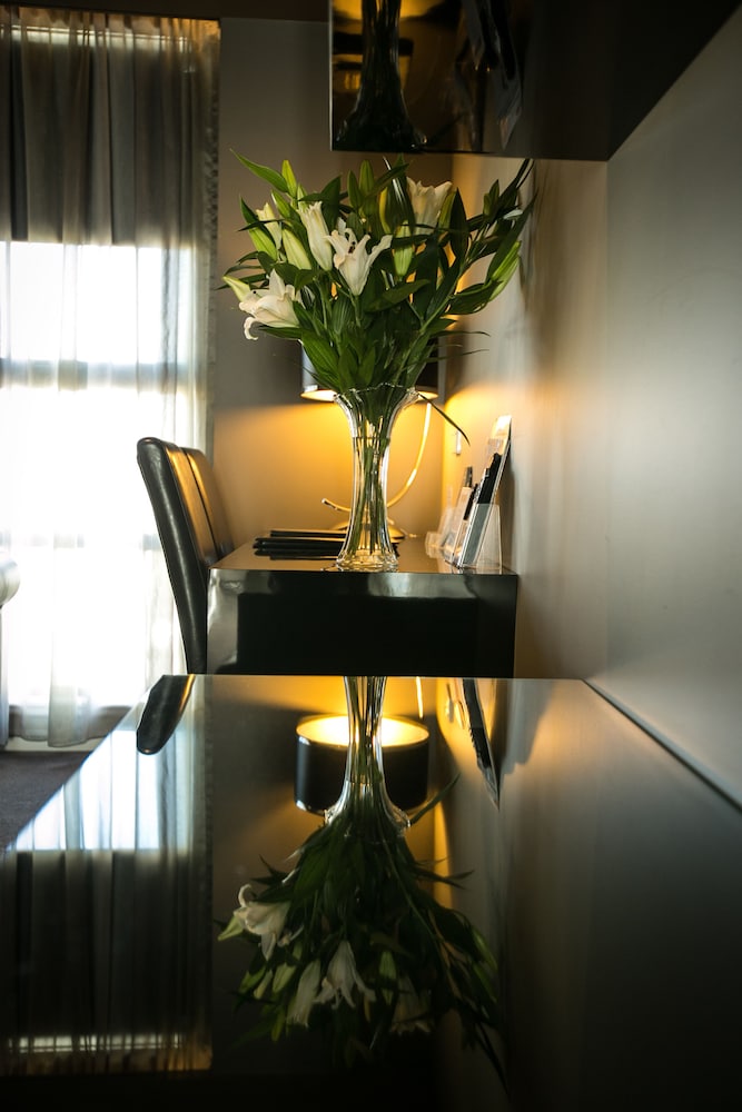 GALLERY APARTMENTS 33/38
