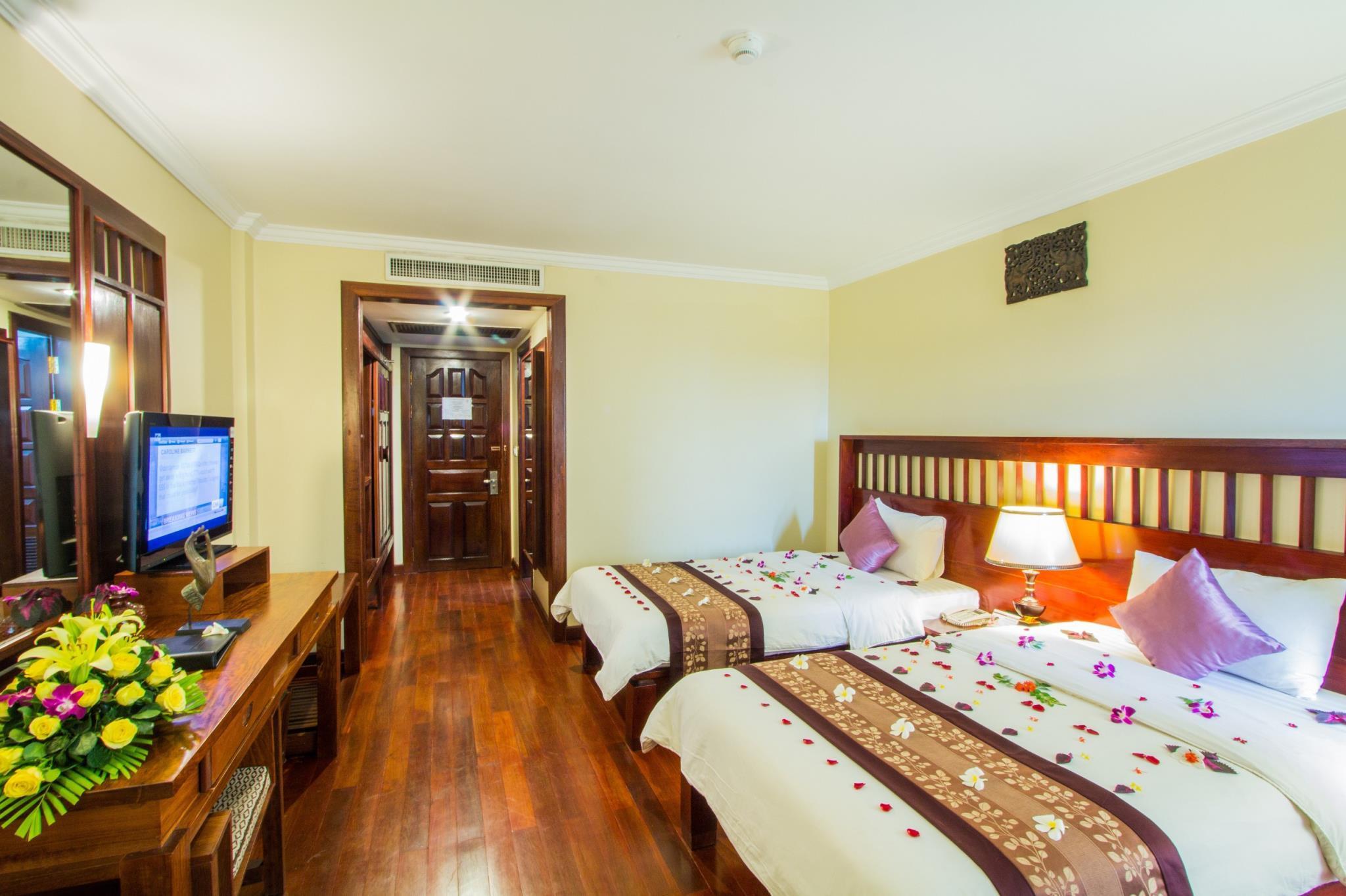 DELUXE ROOM