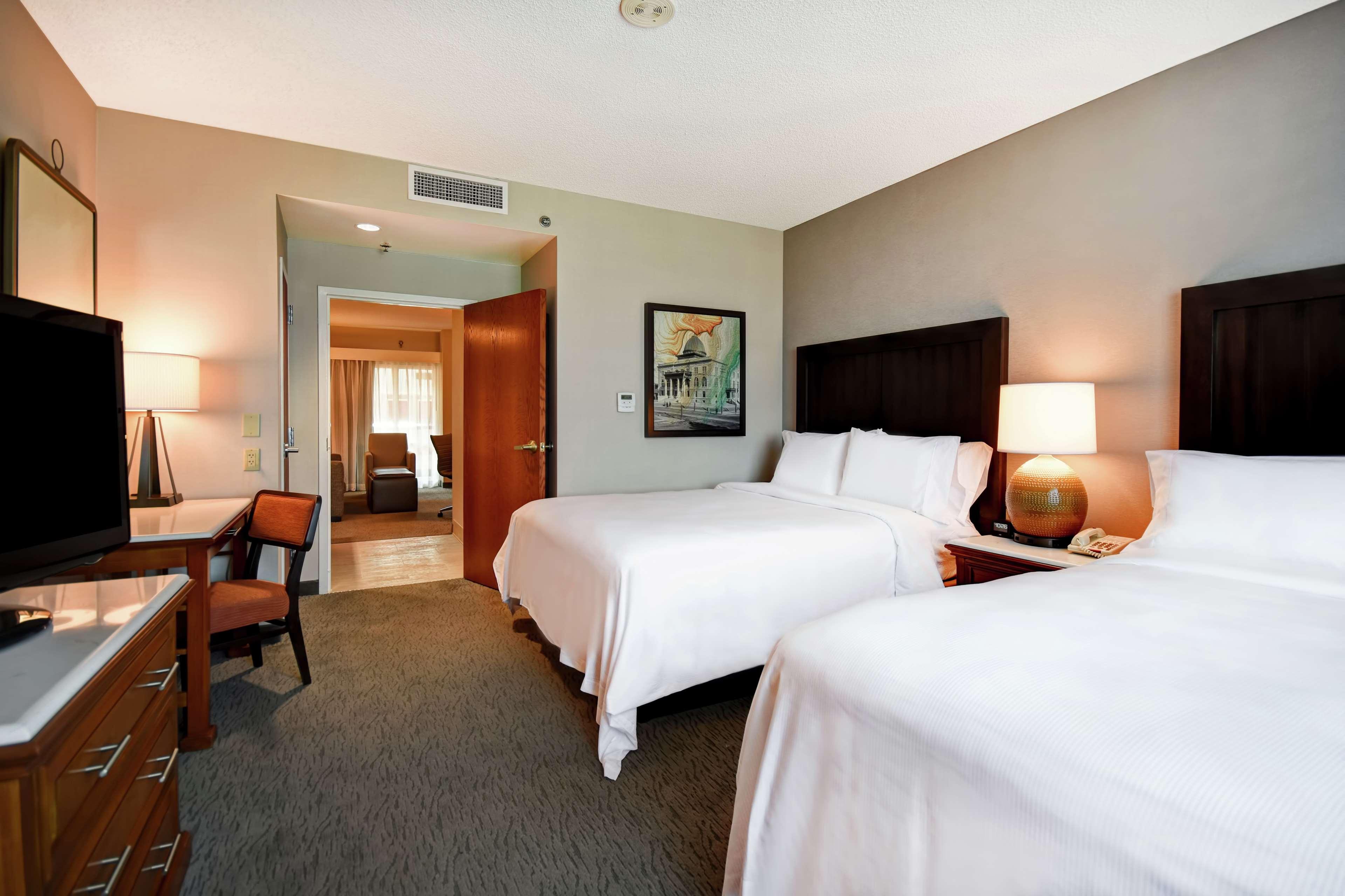 2 ROOMS, PREMIUM, SUITE, 2 QUEEN BEDS, CORNER