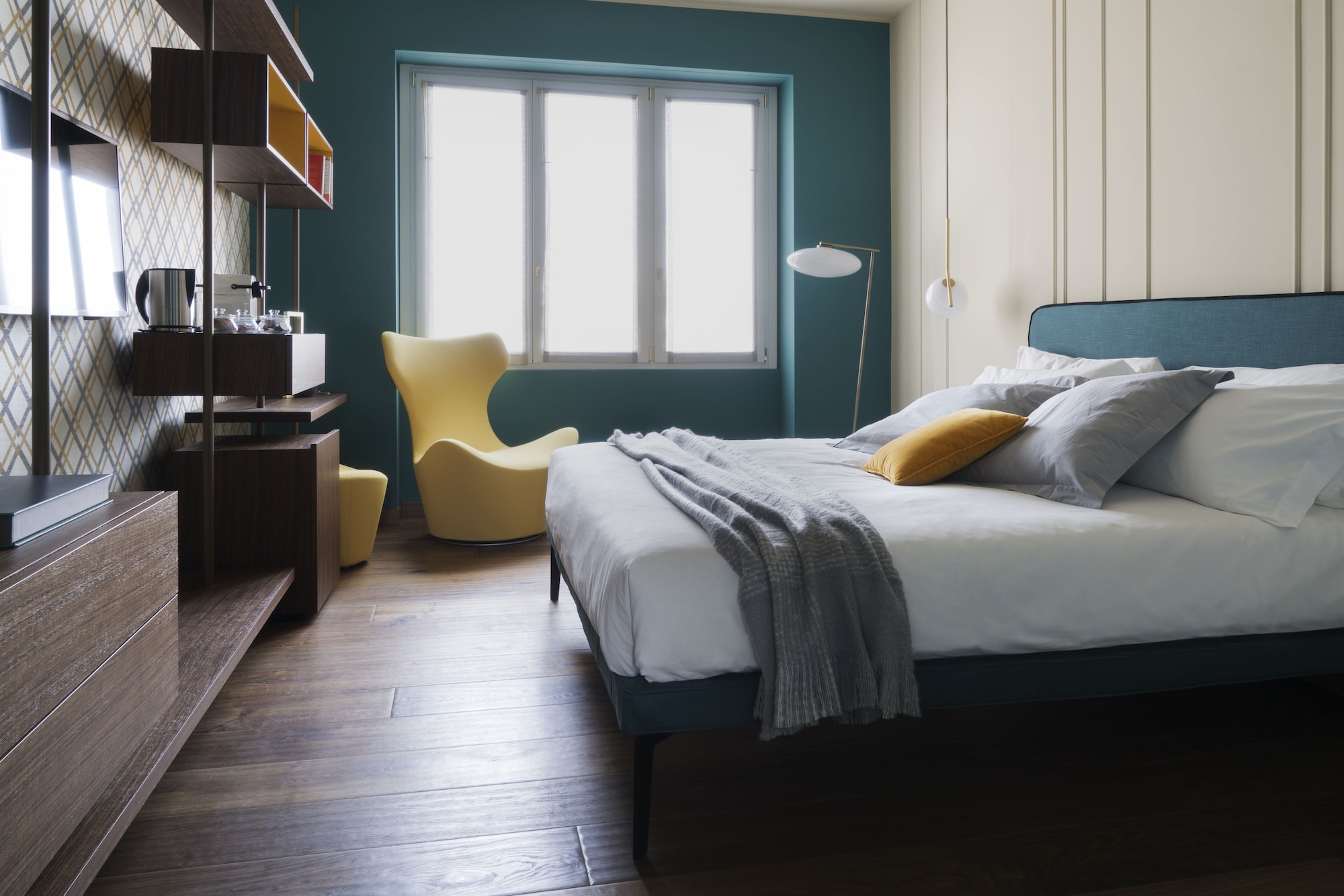 SUITE, QUEEN BED