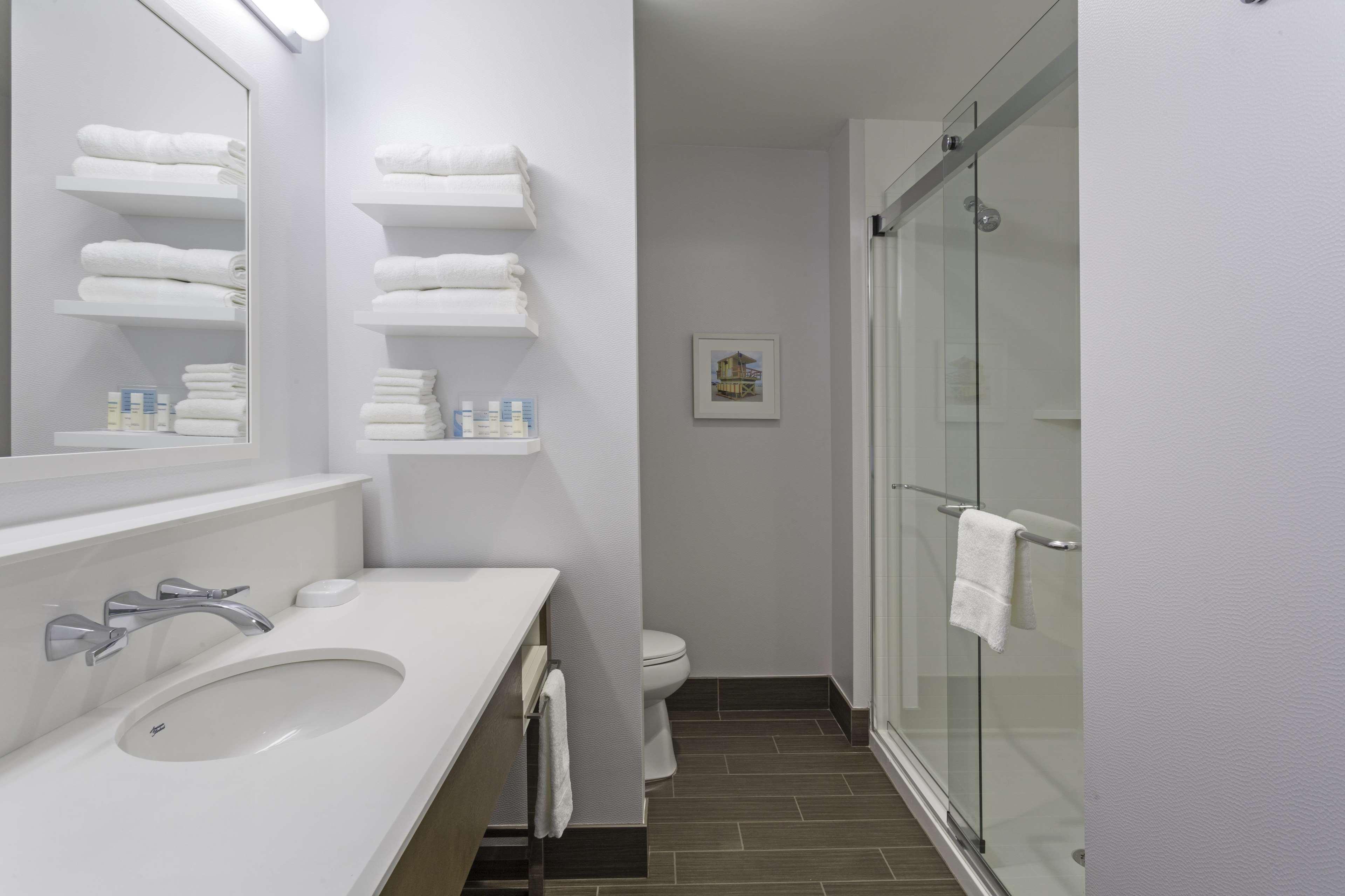غرفة بسرير مزدوج، Hampton Inn Ft Lauderdale Pompano Beach 2/2