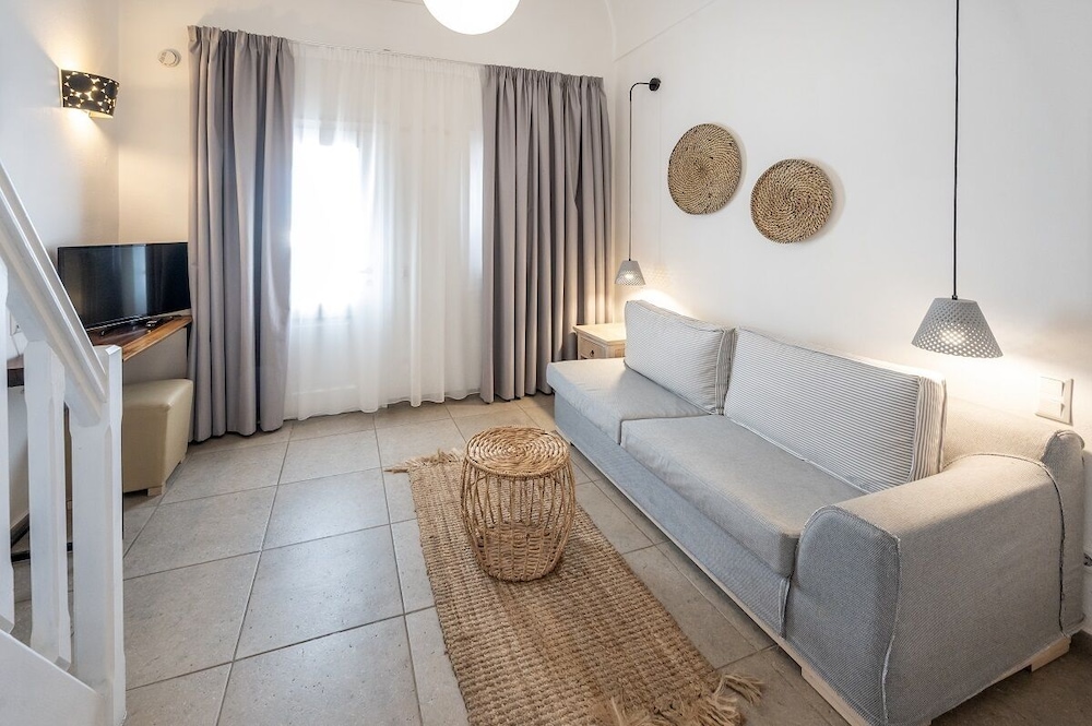 Smy Santorini Suites & Villas 48/76