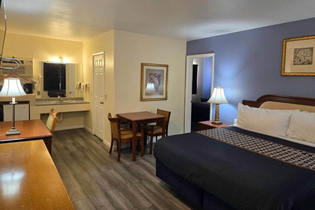 جناح بسرير كينج وسريرين كوين، Rodeway Inn & Suites Blythe I-10, CA 3/5