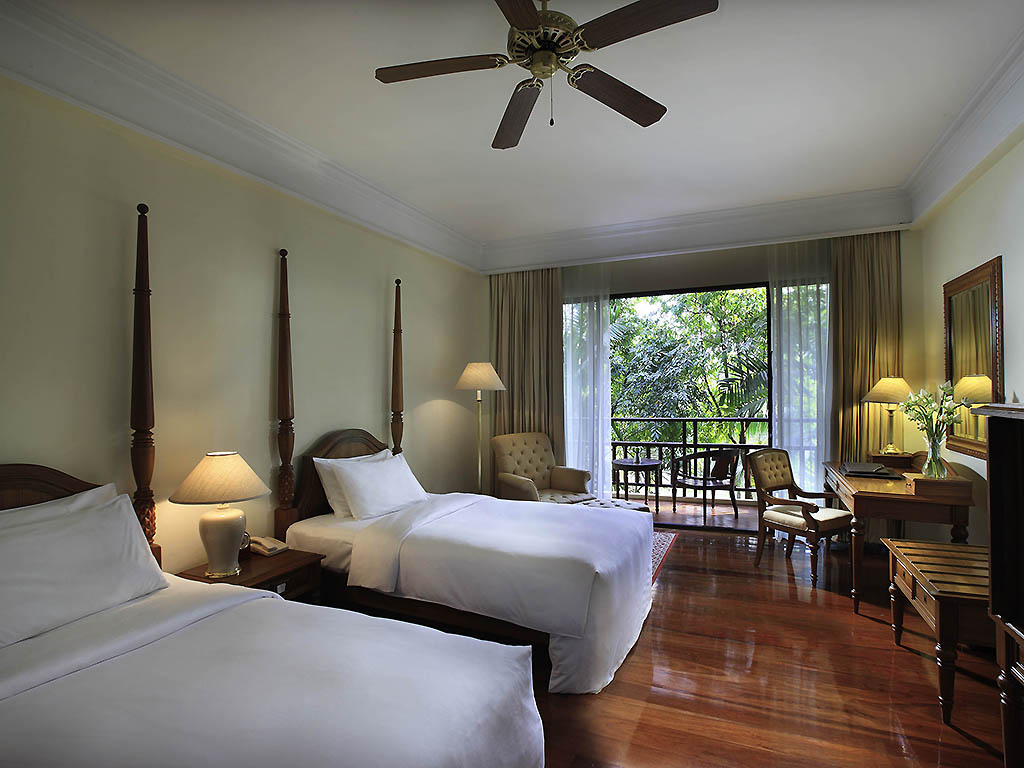 Club, Superior, Twin Beds