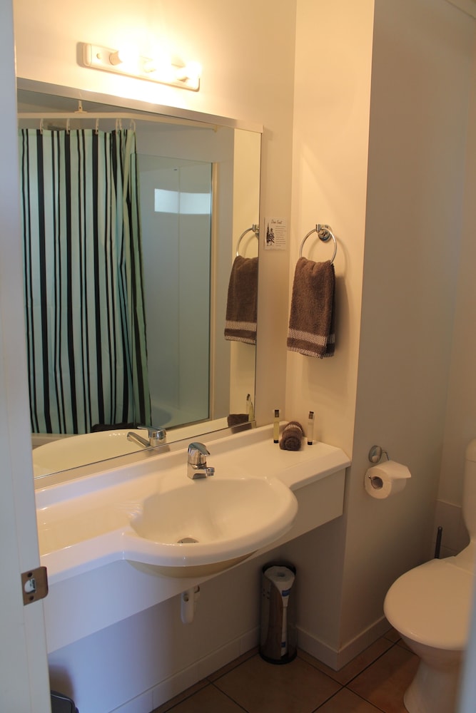 Aquarius Motor Inn 23/64
