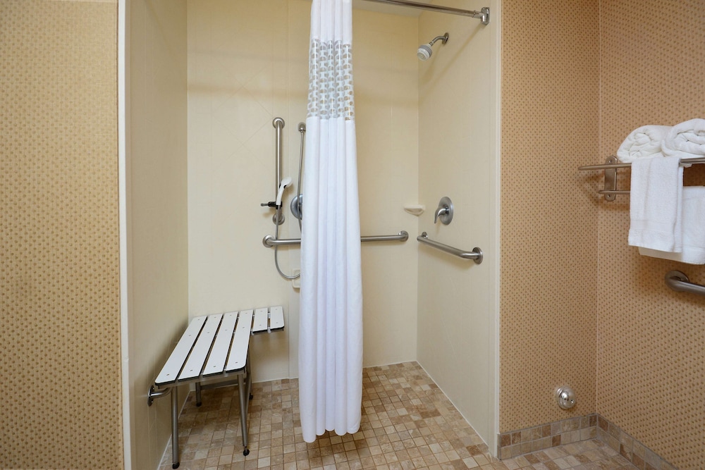 Hampton Inn Suites Durham North I85 21/53