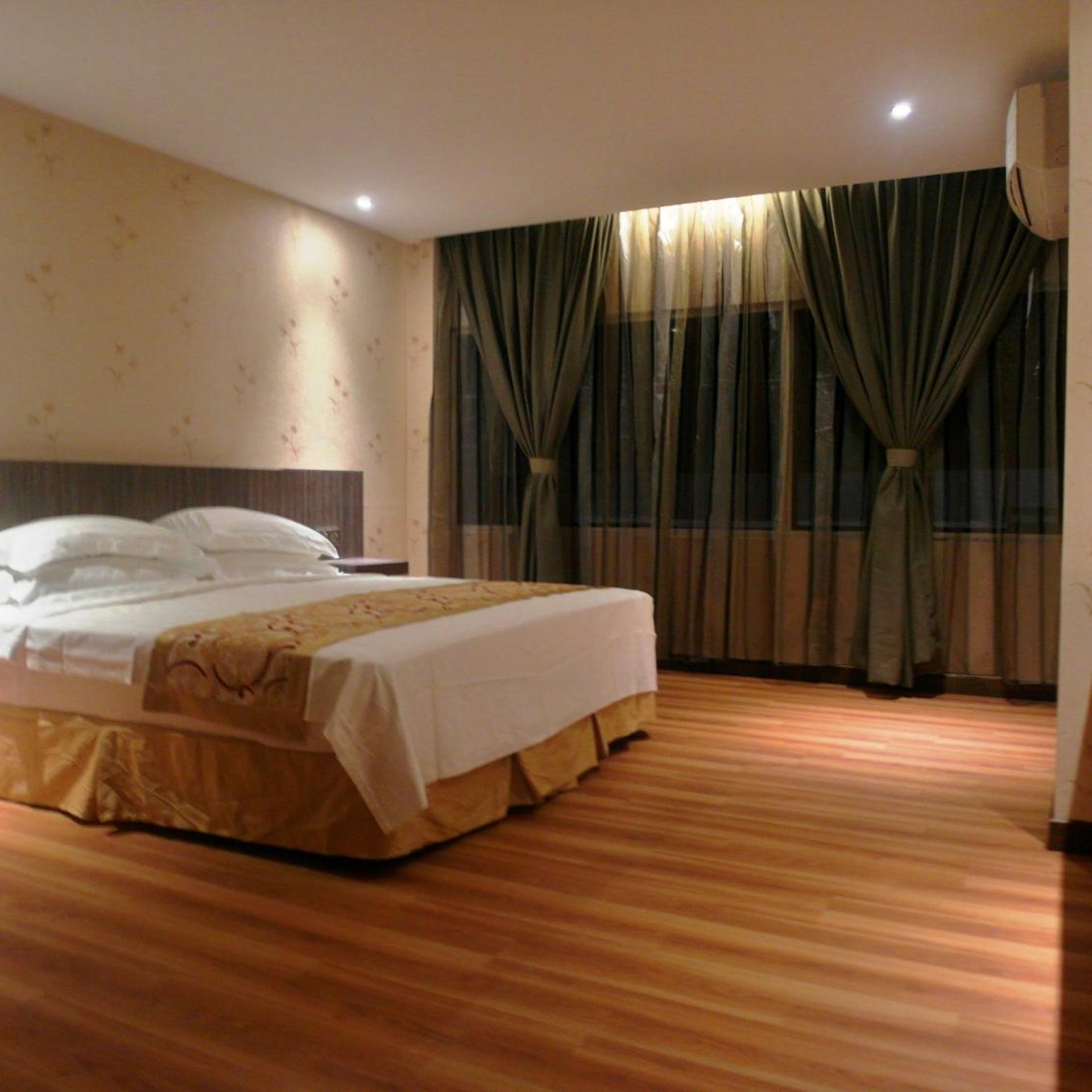جناح جونيور، Mandarin Hotel 6/10