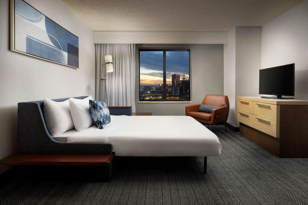 1 Bedroom, Specialty, Suite, King Bed, Ocean View, Sofa, Bathtub, High Floor