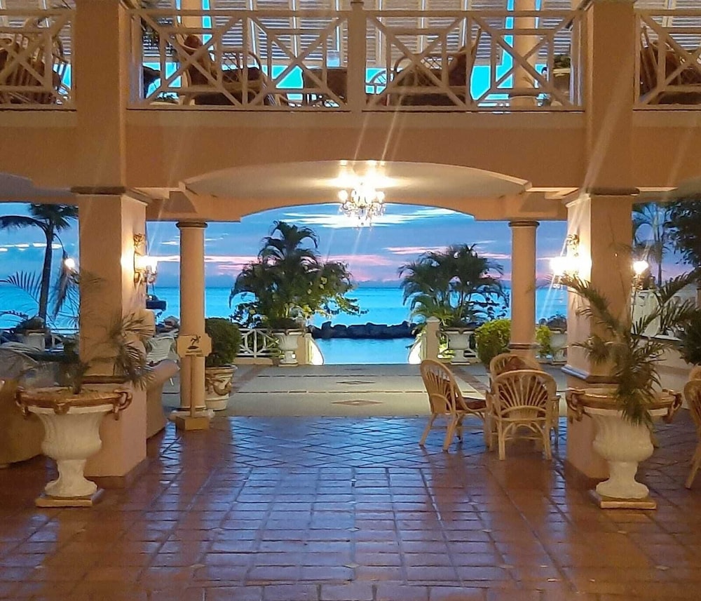 Coco Reef Resort & Spa 19/56
