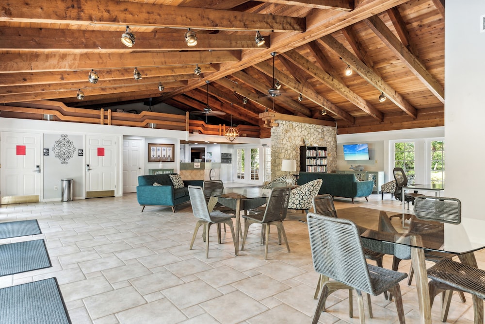 Park Shore Resort 49/60