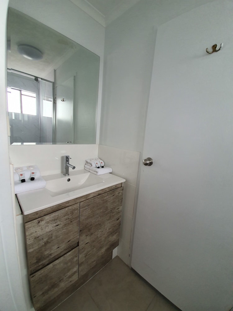 Montego Mermaid Beach Motel 22/69