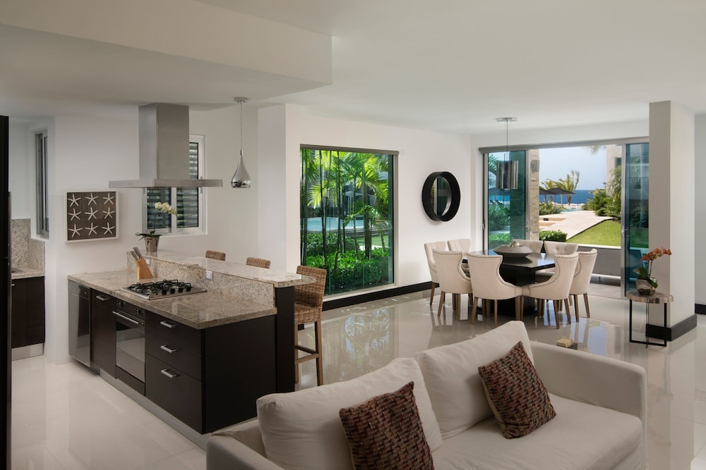 The Ocean Club, a Luxury Collection Resort, Costa Norte 32/40