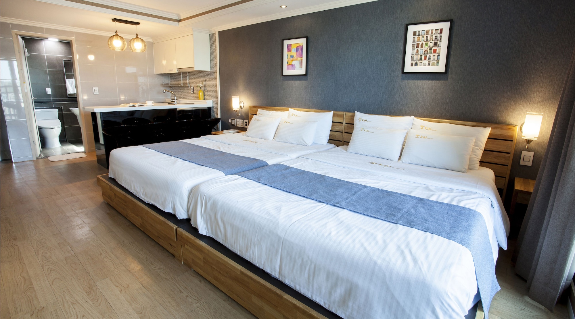 SUITE, TWIN BEDS