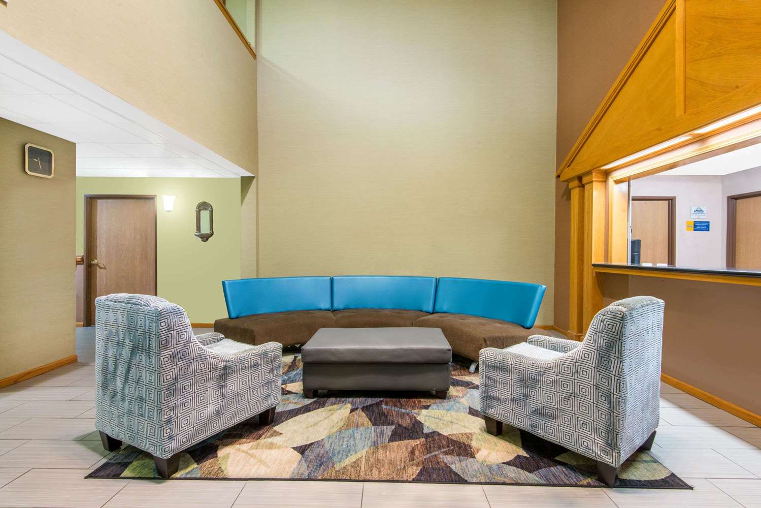 Days Inn & Suites By Wyndham Wichita 12/18