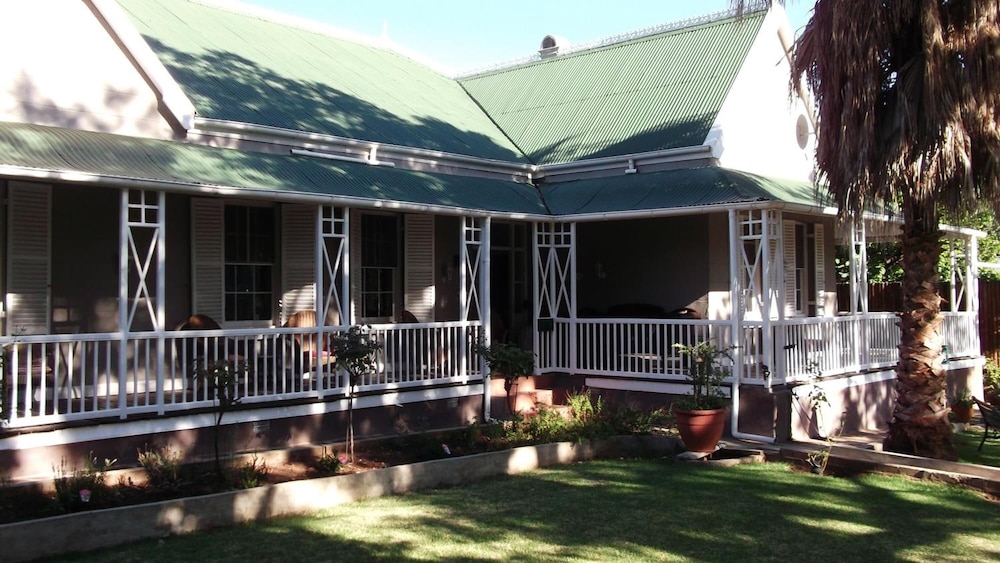 Housemartin Guest Lodge 42/46
