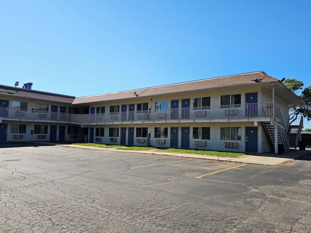 Motel6 Mitchell, SD 7/68