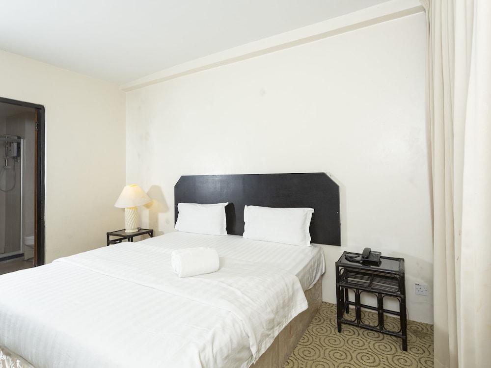 OYO 89619 De Choice Hotel 16/23