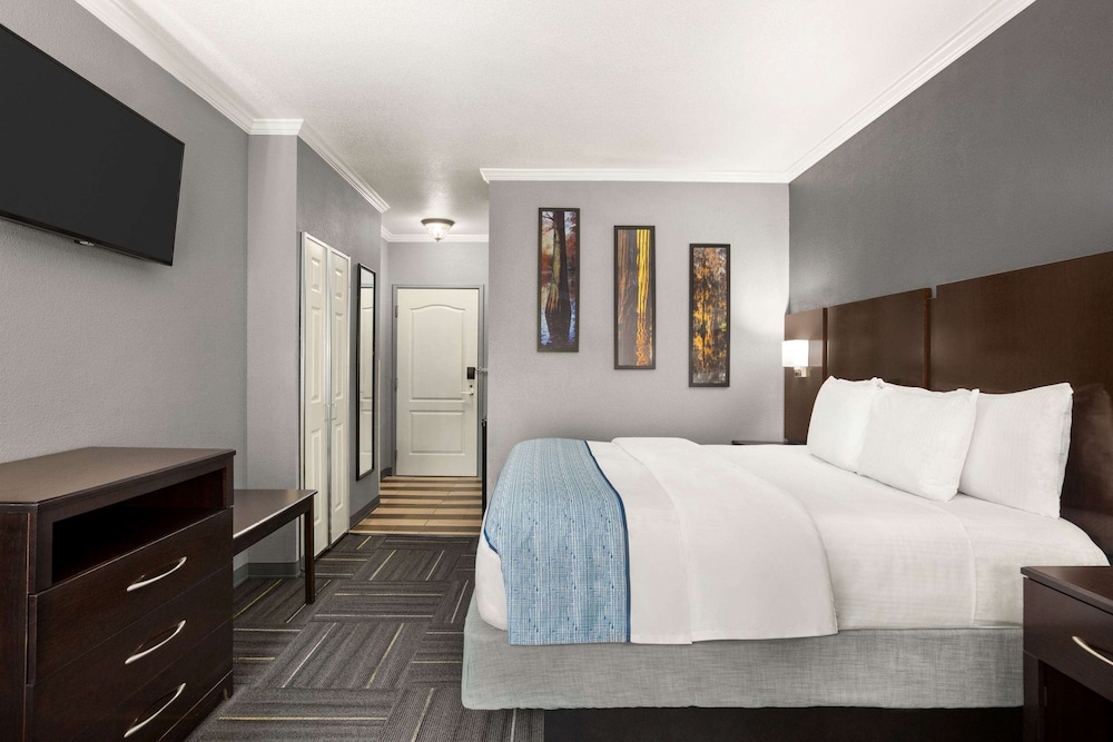 La Quinta Inn & Suites by Wyndham Dublin 18/67