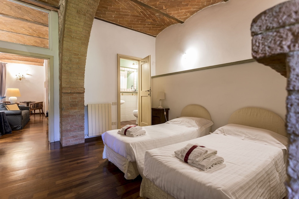 Residence Borgo Il Poggiaccio 40/82